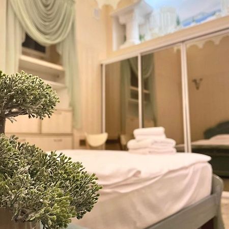Great One Bed Right Near Opera House Leilighet Kiev Eksteriør bilde