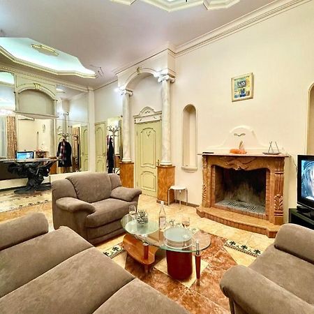Great One Bed Right Near Opera House Leilighet Kiev Eksteriør bilde