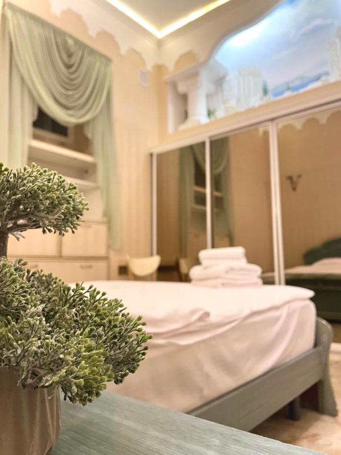 Great One Bed Right Near Opera House Leilighet Kiev Eksteriør bilde