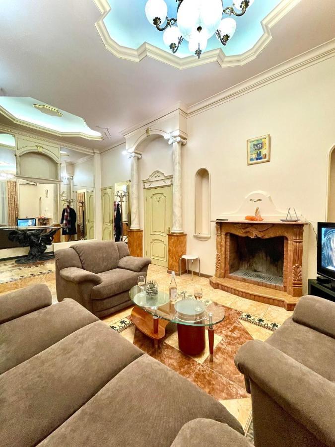 Great One Bed Right Near Opera House Leilighet Kiev Eksteriør bilde